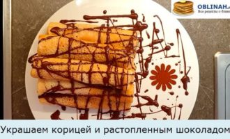 Украшаем корицей и растопленным шоколадом